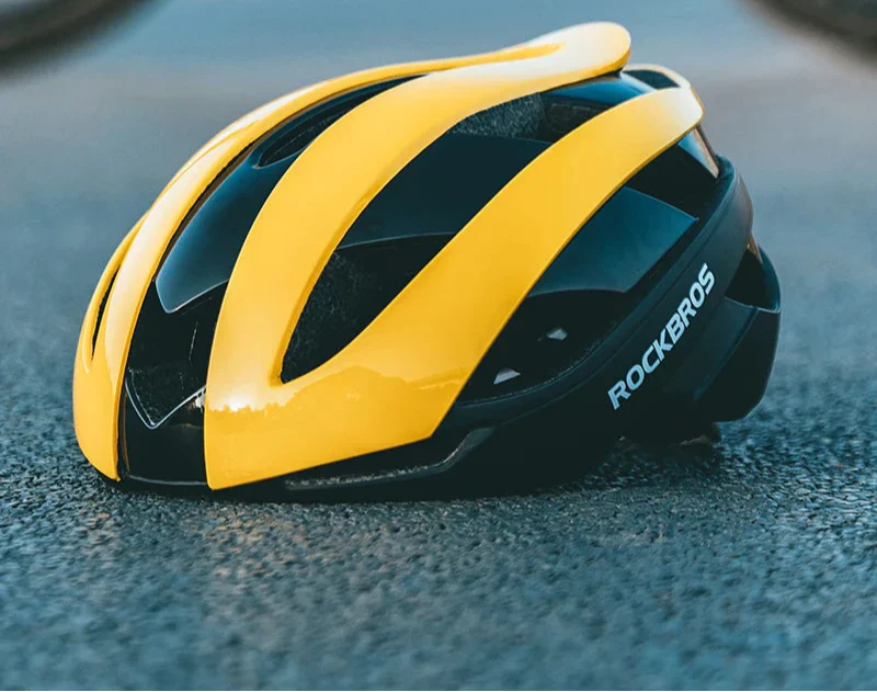 Ultralight Bicycle Helmet Magnetic Snap Closure 58–61cm Yellow