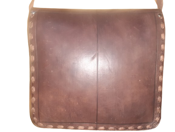 Bolso labrado con cordon